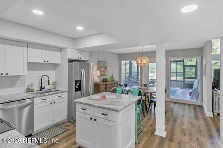 Building Photo - 9831 Sawgrass Dr E