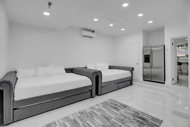 Foto del edificio - 3824 SW 49th Pl