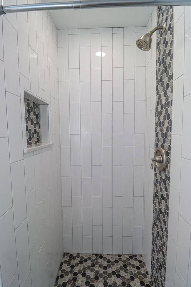 Building Photo - 3 Bedroom Oasis in Severna Park