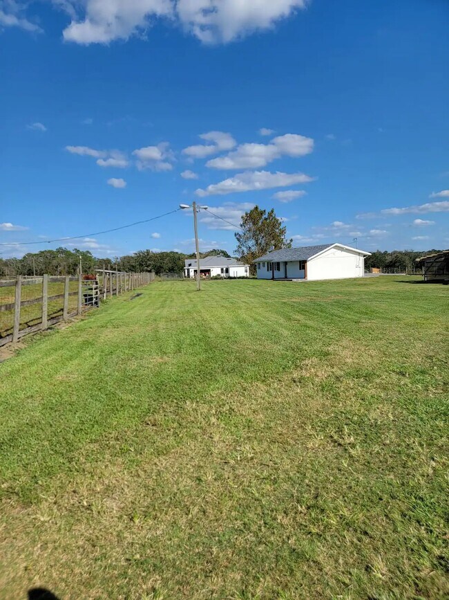 Building Photo - 10521 FL-674