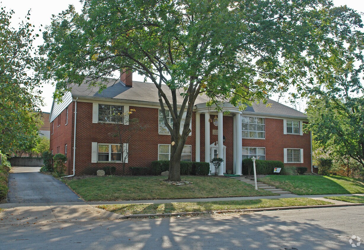 Building Photo - Lynn Manor