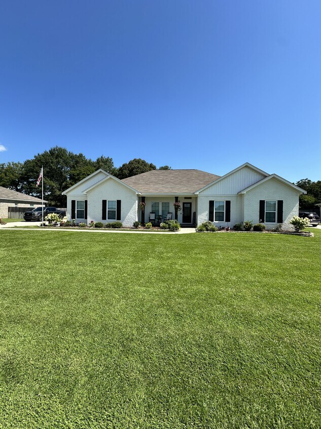Primary Photo - 330 Magnolia Ln