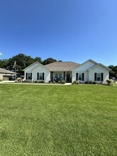 Building Photo - 330 Magnolia Ln