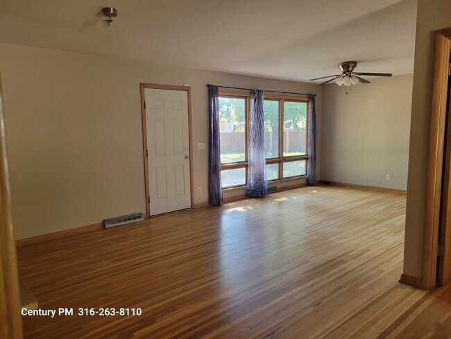 Building Photo - 2440 N Clarence Ave