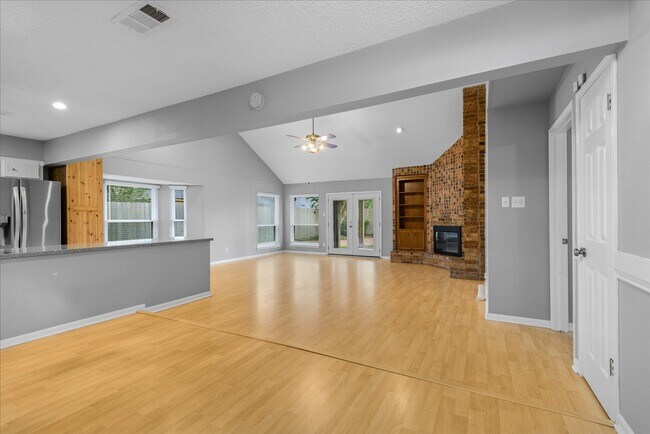 Building Photo - 14930 Aspen Hills Dr
