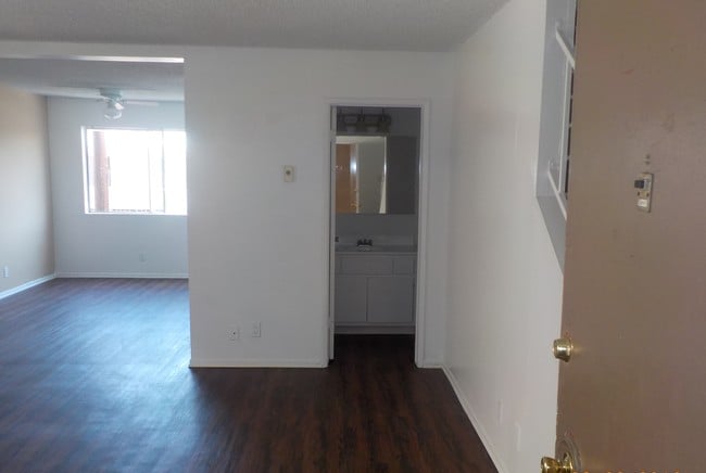 Building Photo - 13320 Doty Ave