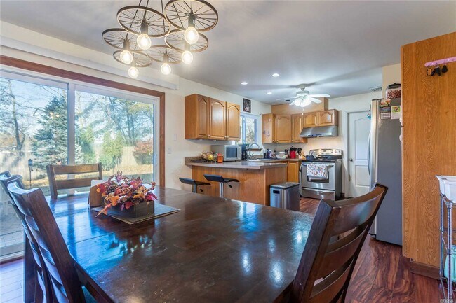 Building Photo - 5 N Wesley Ct