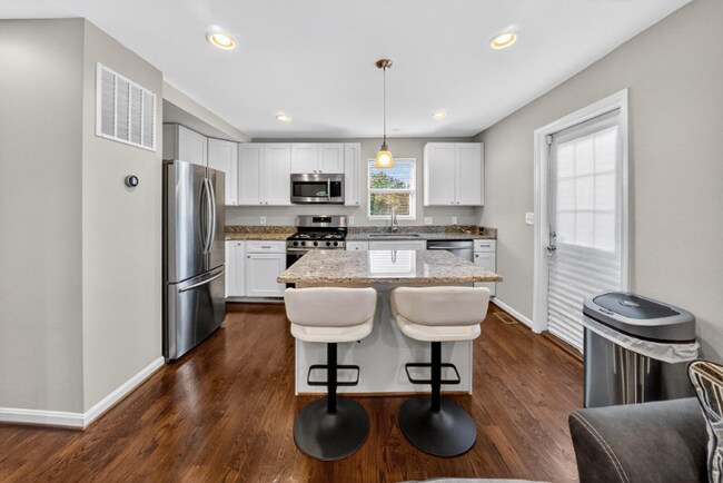 Foto del edificio - 5211 Jay St NE