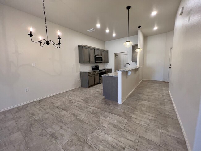 Foto del edificio - Beautiful 2-Bedroom Townhome in Frenship ISD