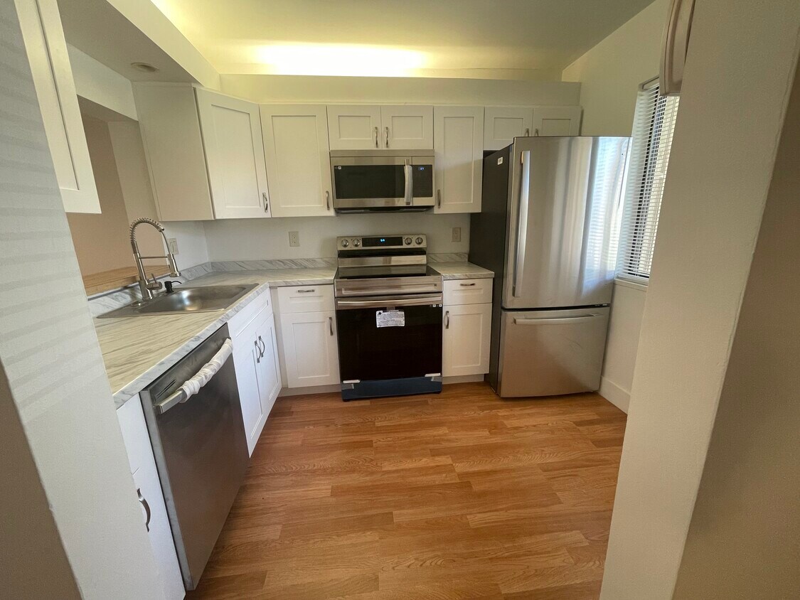 21951 Soundview Ter Unit 107, Boca Raton, FL 33433 Condo for Rent in