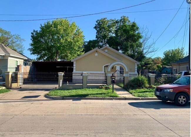 Foto del edificio - Spacious 2 Bed, 1 Bath Home in Riverside R...