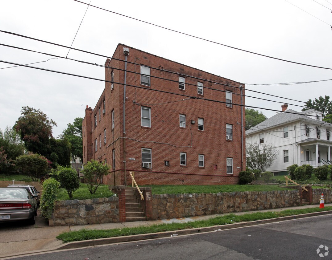 Primary Photo - 1624 28th St SE