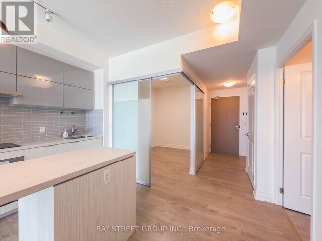 Building Photo - 1001B-10018 ROUGE VALLEY Dr