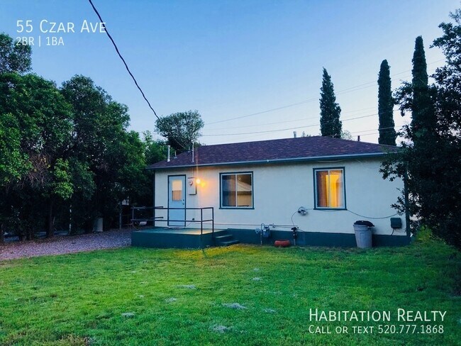 Charming 2 bedroom with large grassy yard ... photo'