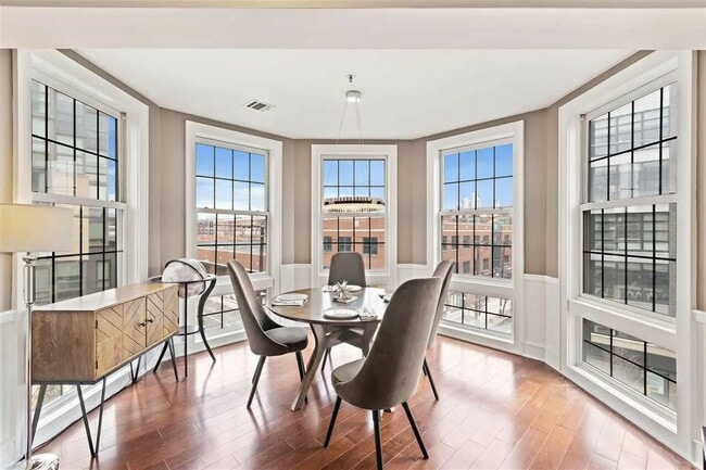 Foto del edificio - 830 Monroe St