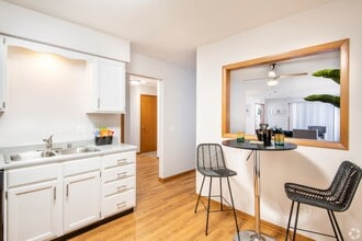 Building Photo - Preserve West