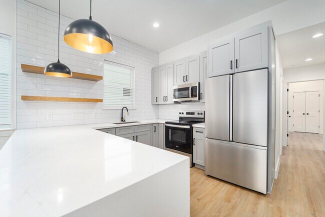 Foto del edificio - 3504 Delhi St