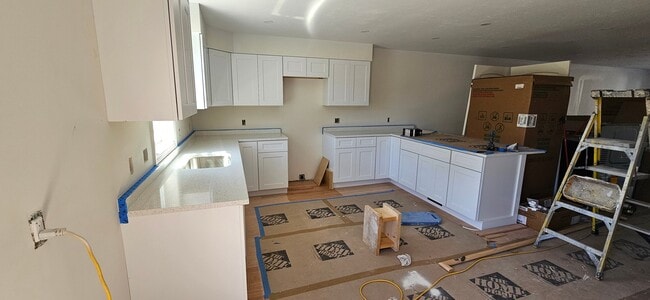 Building Photo - 719 Putnam Pike