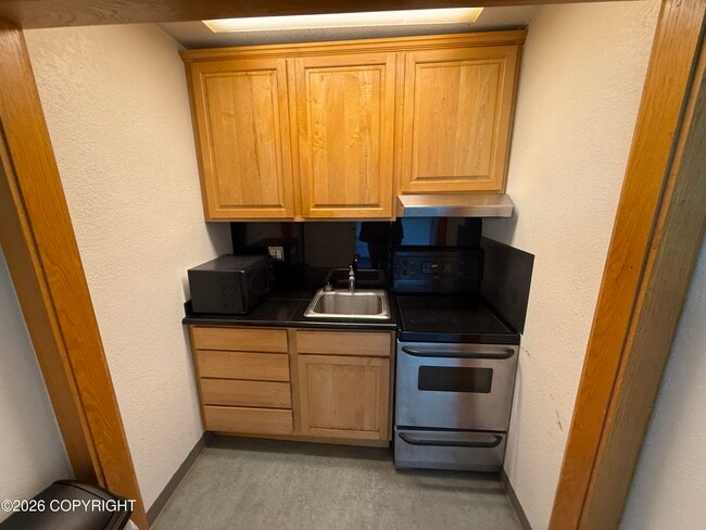 Building Photo - 320 Bawden St