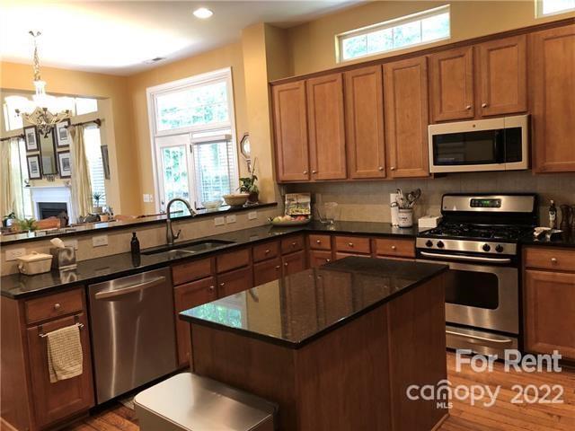 Foto del edificio - 14027 Grand Traverse Dr