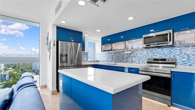 Foto del edificio - 7929 West Dr