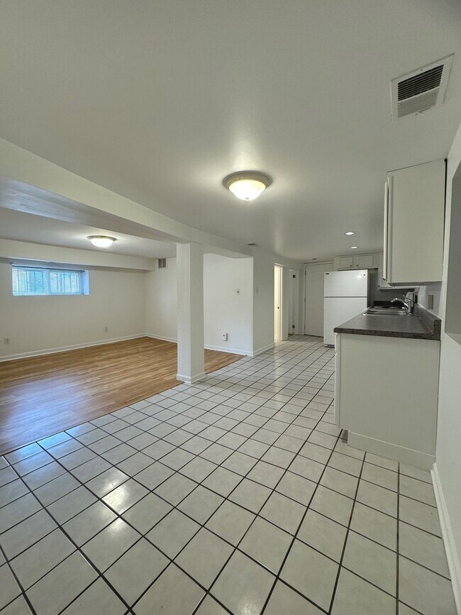 Foto del edificio - 2344 W Barry Ave
