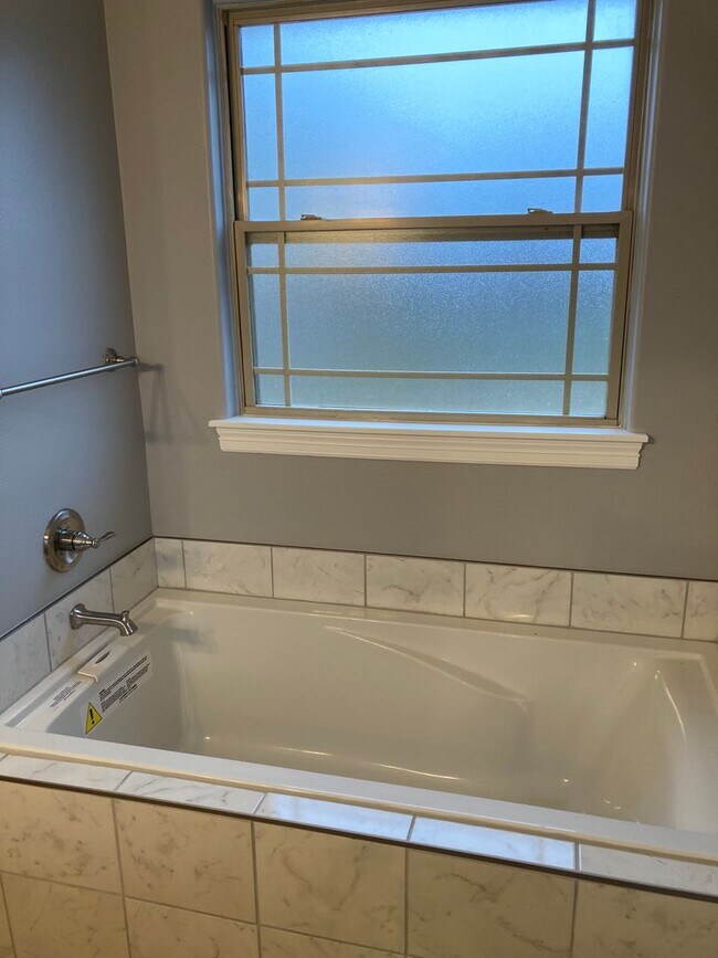 Building Photo - 3 bedroom 2 bath modern style home minutes from Centerton Main!!