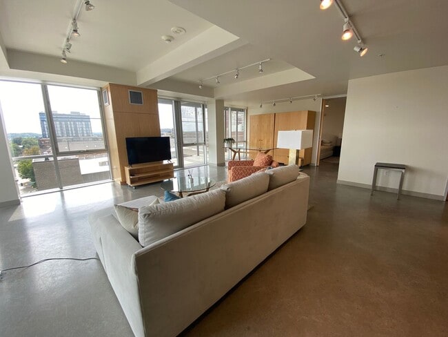 Building Photo - $3,000 | 1 Bedroom, 2 Bathroom Luxury Cond...