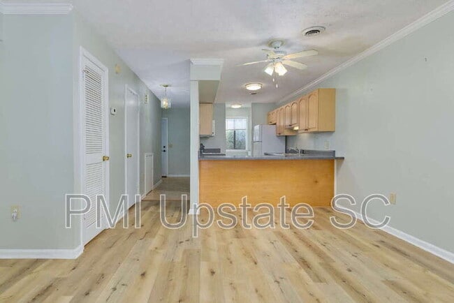 Building Photo - 100 Buttercup Way