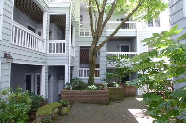 Building Photo - 1021 Wirewood Dr