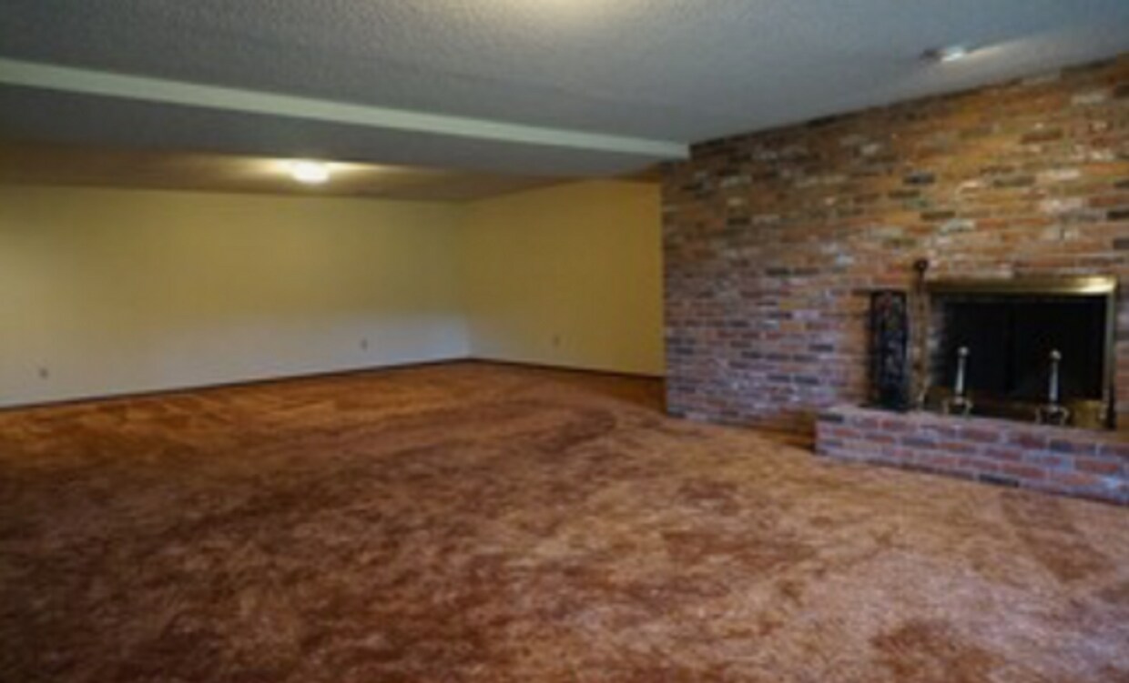 Primary Photo - Pet Friendly, Large Yard, Latah Valley Hom...