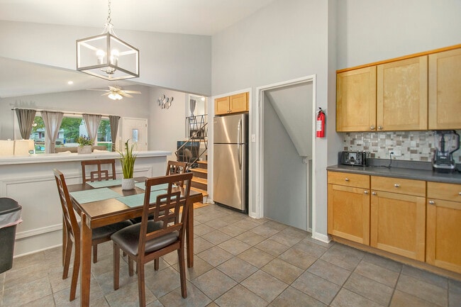 Foto del edificio - 63 S Main St