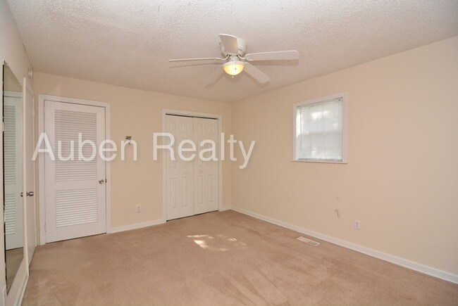 Building Photo - 1122 Murphy St