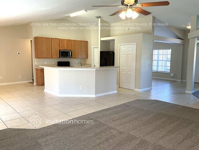 Foto del edificio - 686 Ballon Terrace SE