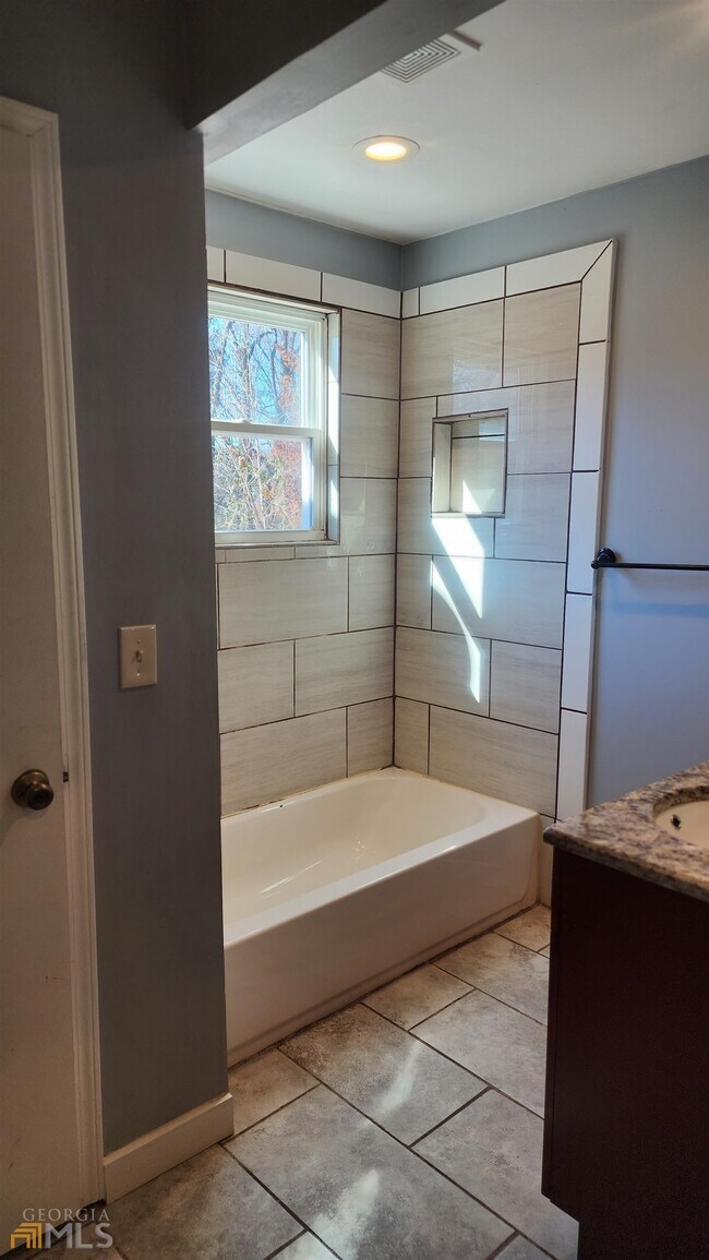 Building Photo - 615 Cofield Dr