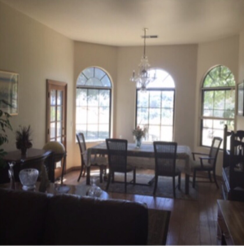 Foto principal - 8622 Valley Flores Dr