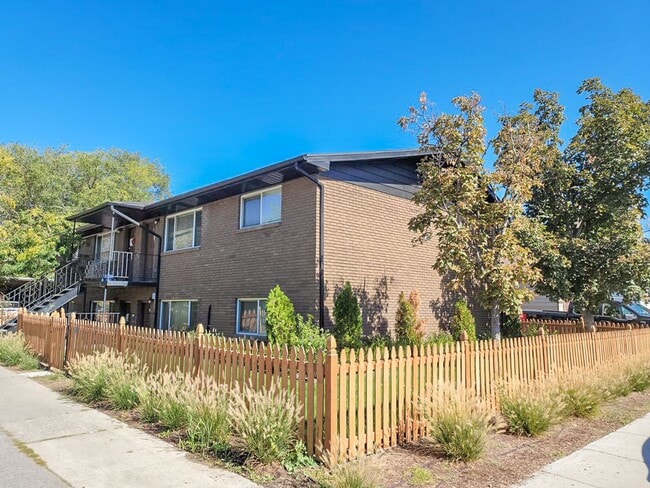 Building Photo - 2 Bed Condo in South Salt Lake! Unbeatable...