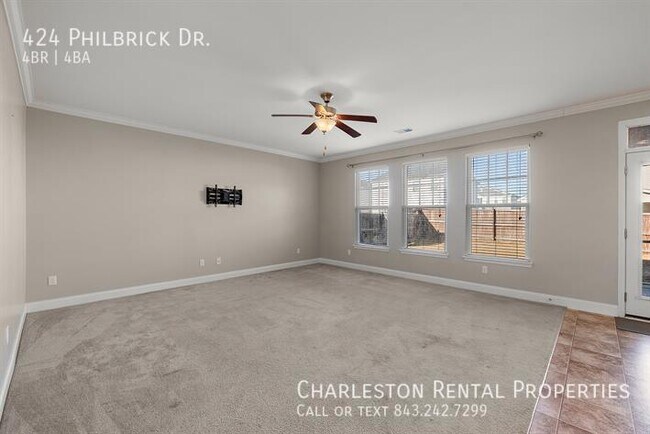 Foto del edificio - 424 Philbrick Dr