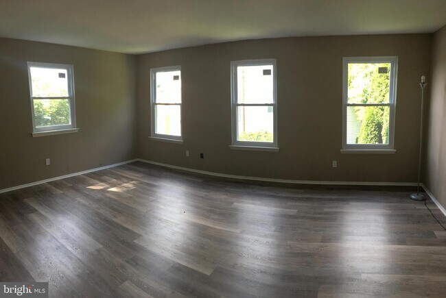 Building Photo - 1584 S Coventry Ln