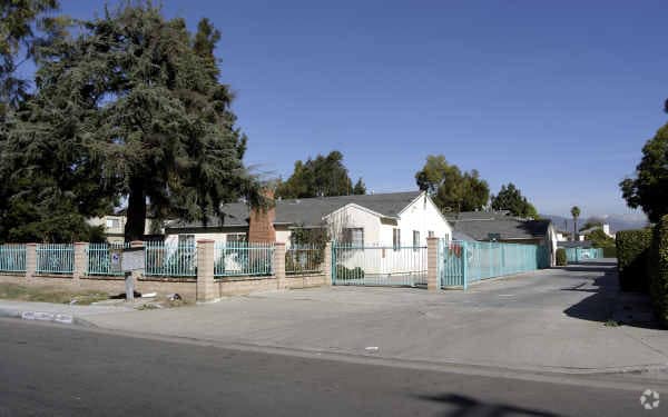 Building Photo - 11845-11847 Ferris Rd