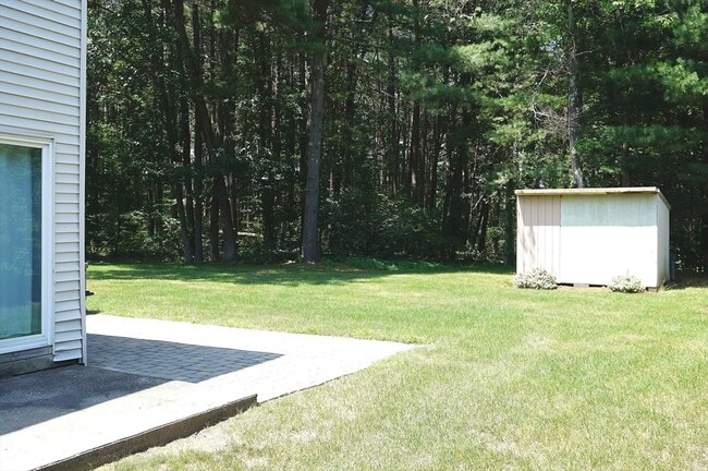 Foto del edificio - 273 Forge Village Rd