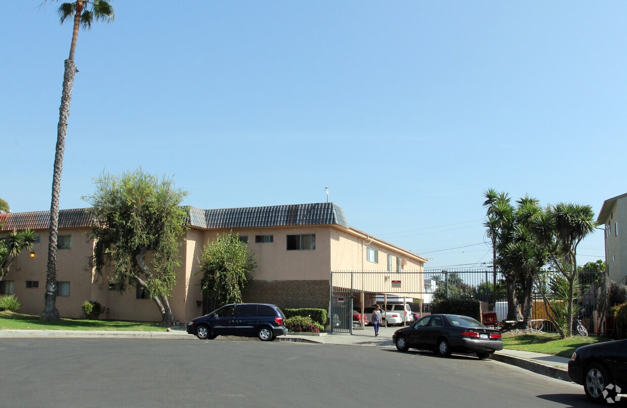 Casa Valmont Apartment Apartments in Los Angeles, CA