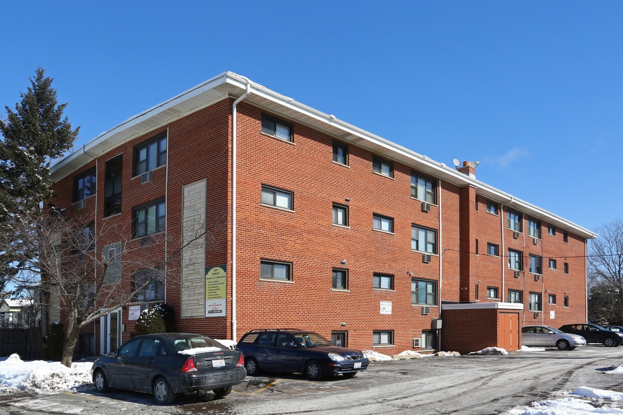 3957 Denley Ave, Schiller Park, IL 60176 Apartments in Schiller Park