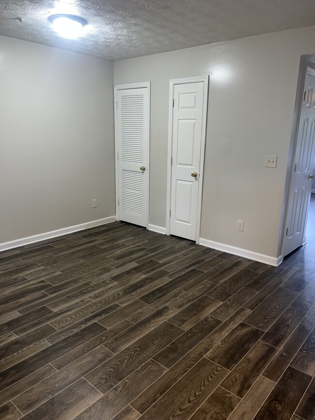 Building Photo - 2352 Wellington Cir