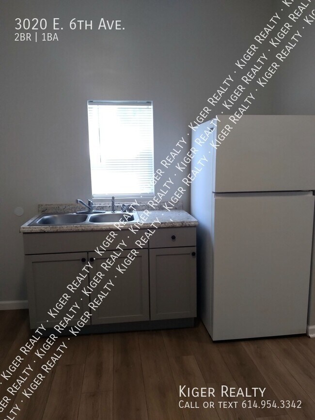 Building Photo - 2 Bedroom, 1 Bath Apartment