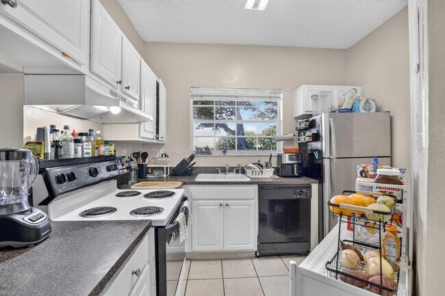 Foto del edificio - 2361 NW 96th Ter