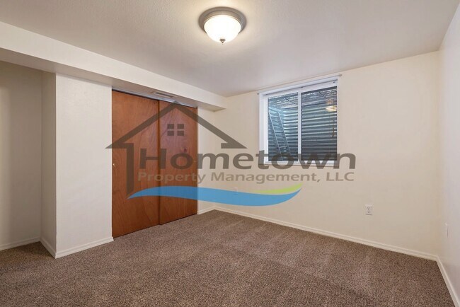 Foto del edificio - 1468 E Burnham Ave