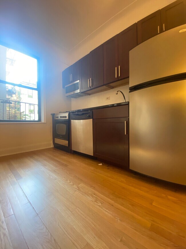 Kitchen - 208 W 11th St