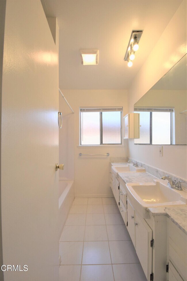 Building Photo - 1390 Skeel Dr