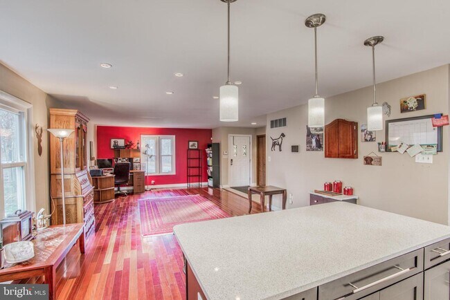 Foto del edificio - 1737 Disney Rd